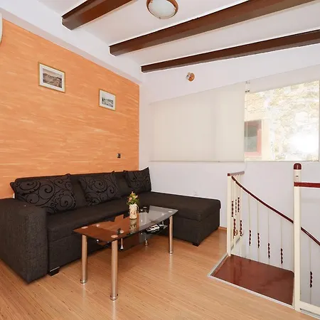 Nikolina تروغير