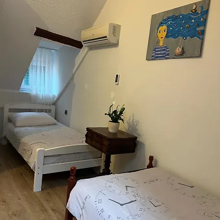 アパート Nikolina トロギール