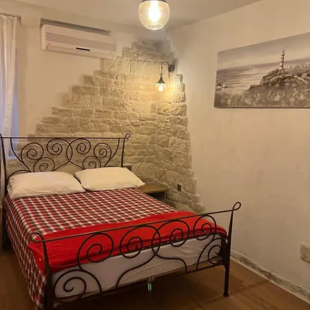 Nikolina Apartment *