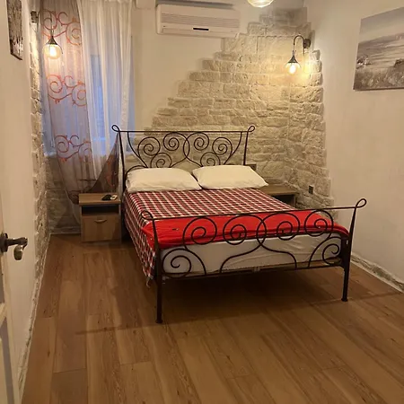 Nikolina アパート *