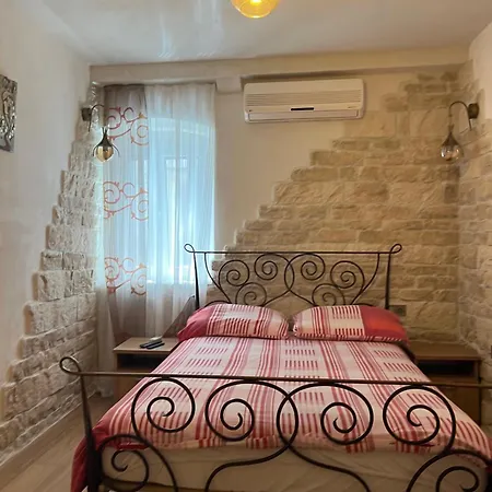 Nikolina アパート *