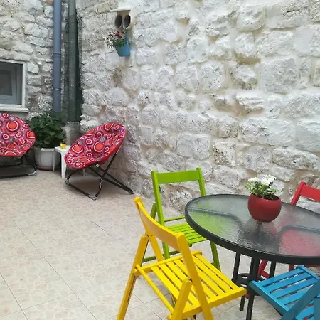 Nikolina アパート *